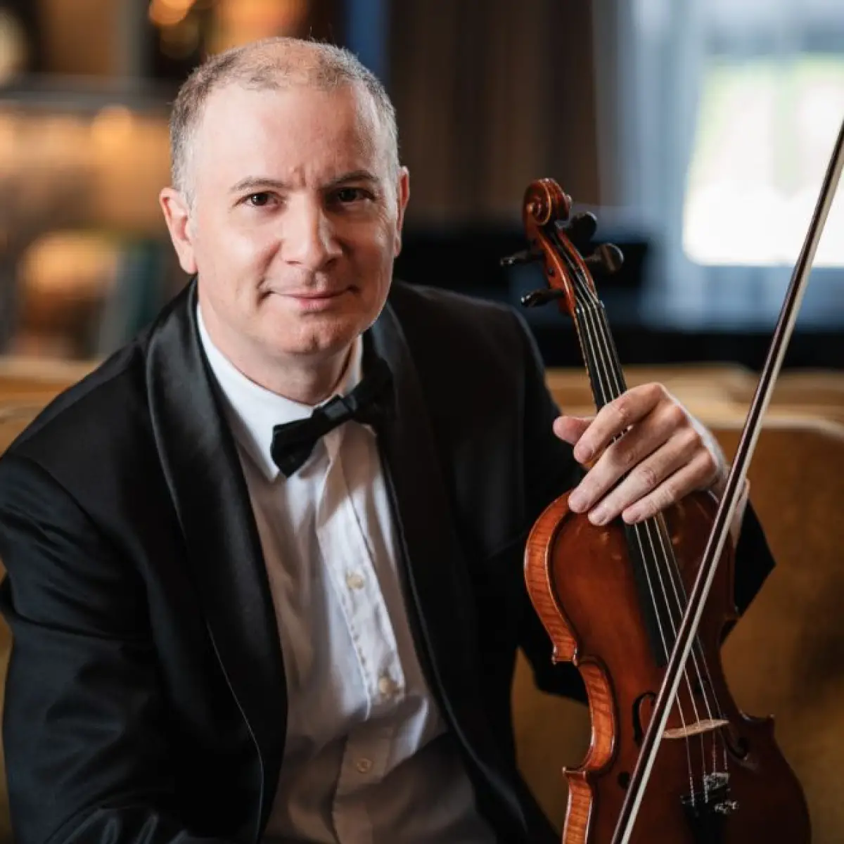 Horváth Róbert - hegedű Horváth Róbert - hegedű