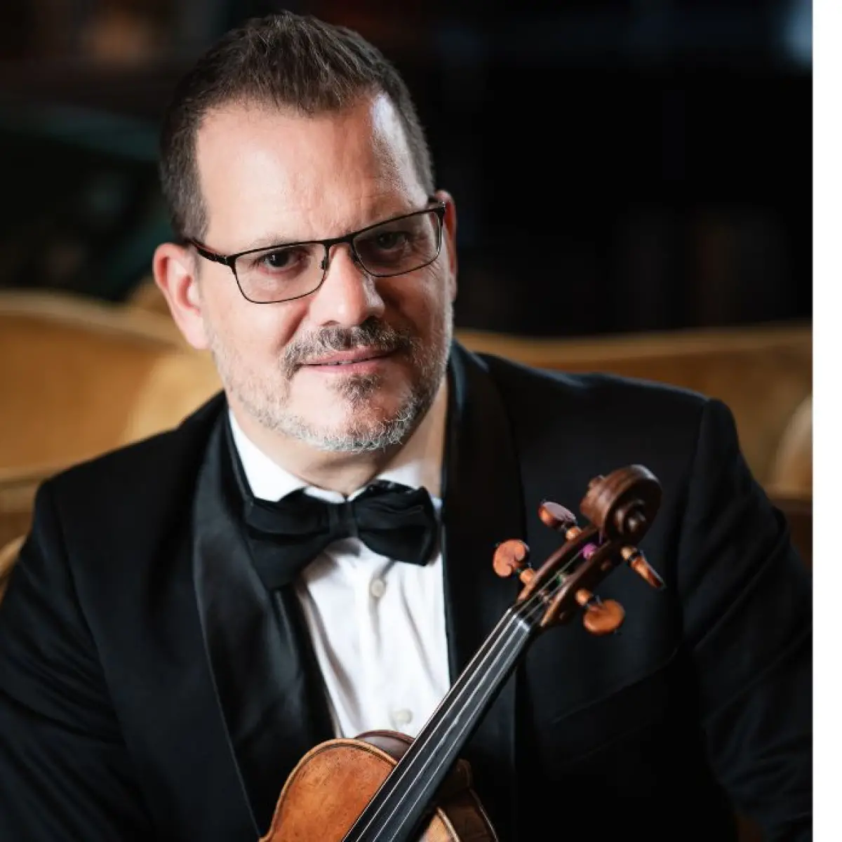 Hutás Gergely - hegedű, szólamvezető Hutás Gergely - hegedű, szólamvezető