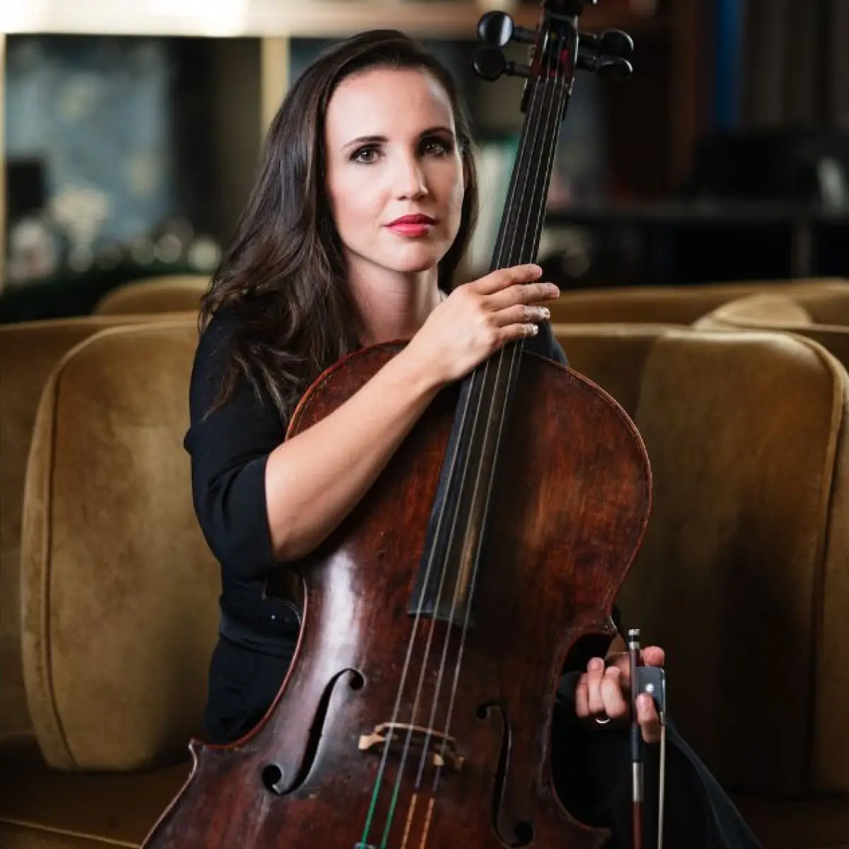 Miski Anett - cselló Miski Anett - cselló